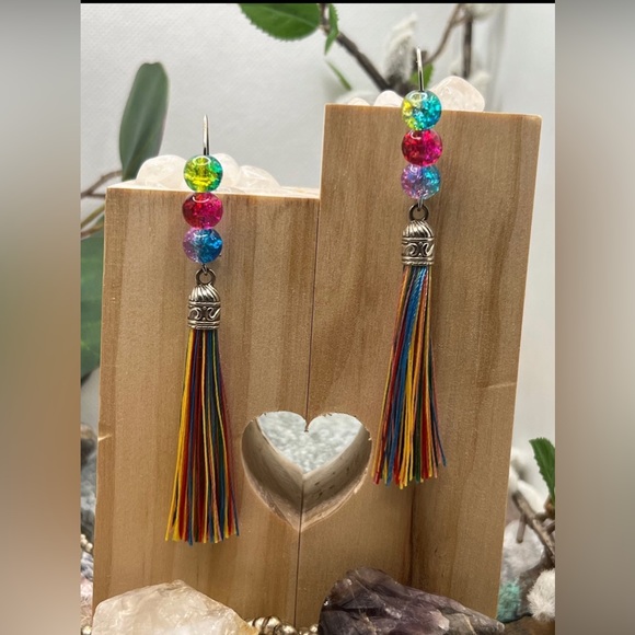 Multicolored ombré crackle beads/multicolored tassels earrings - Picture 3 of 3